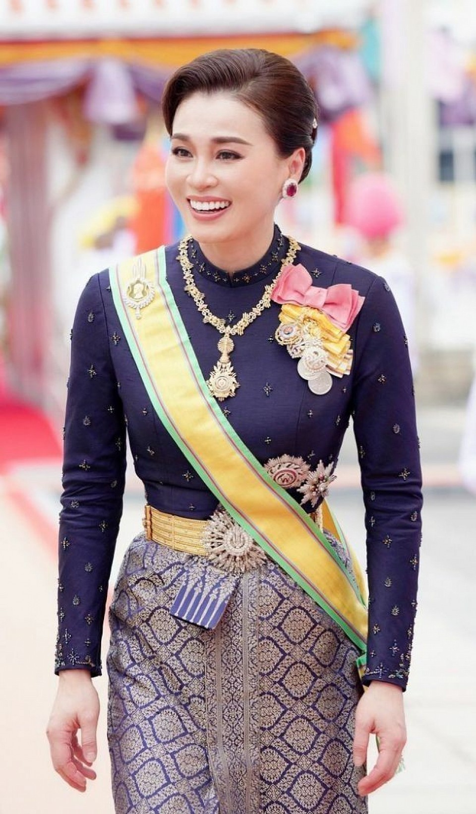 ด้วยเกล้าด้วยกระหม่อม  ข้าพระพุทธเจ้า  คณะผู้บริหารและพนักงาน บริษัท พีพีที เน็กซ์ จำกัด
